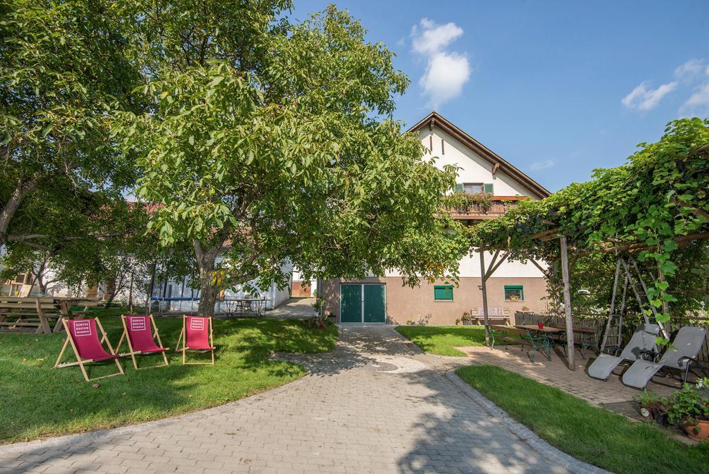 Naturparkbauernhof Poeltl Полау Екстериор снимка